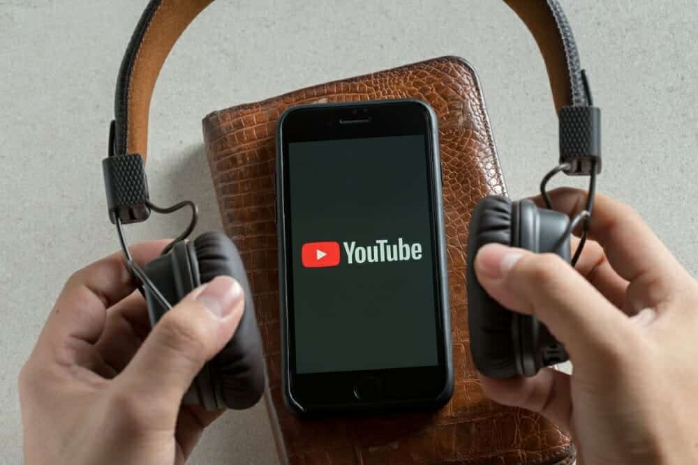 youtube-on-phone-with-faulty headphones