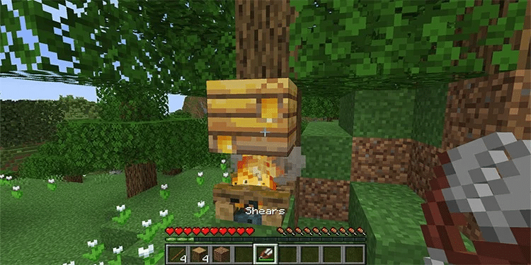 Bee Nest in Minecraft