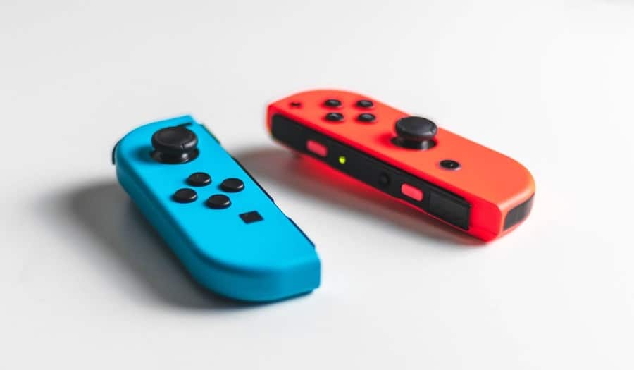 How long can I play games with Joy-Con